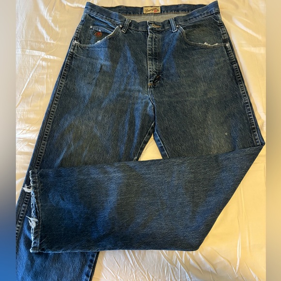 20X mens Wrangler Jeans dark wash, straight leg, working jeans - Picture 1 of 3